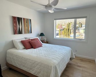 Coyote Ridge | Bright and Clean 2BD Loft - Vernon - Camera da letto