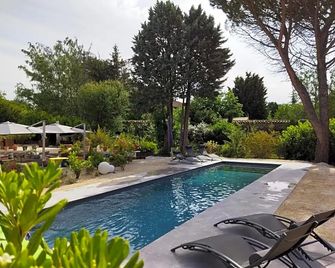 Hostelry Restaurant Prive - Écully - Pool