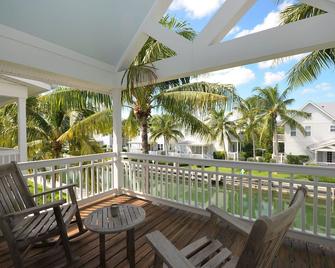 Boater's Paradise at Coral Lagoon/3 bed 2.5 bath canal-front Villa - Marathon - Balcone