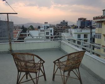 Cozy Home B & B - Patan - Balcón