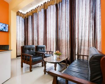 Hotel O Royal Inn Hotel - Hāpur - Front desk