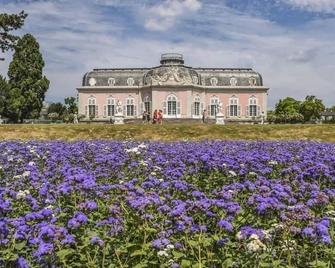 Gemütliche Ferienwohnung nähe Schloss Benrath & Rhein Düsseldorf Urdenbach - Düsseldorf - Gebäude