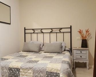 Fonda Mitjà - Torroella de Montgrí - Schlafzimmer