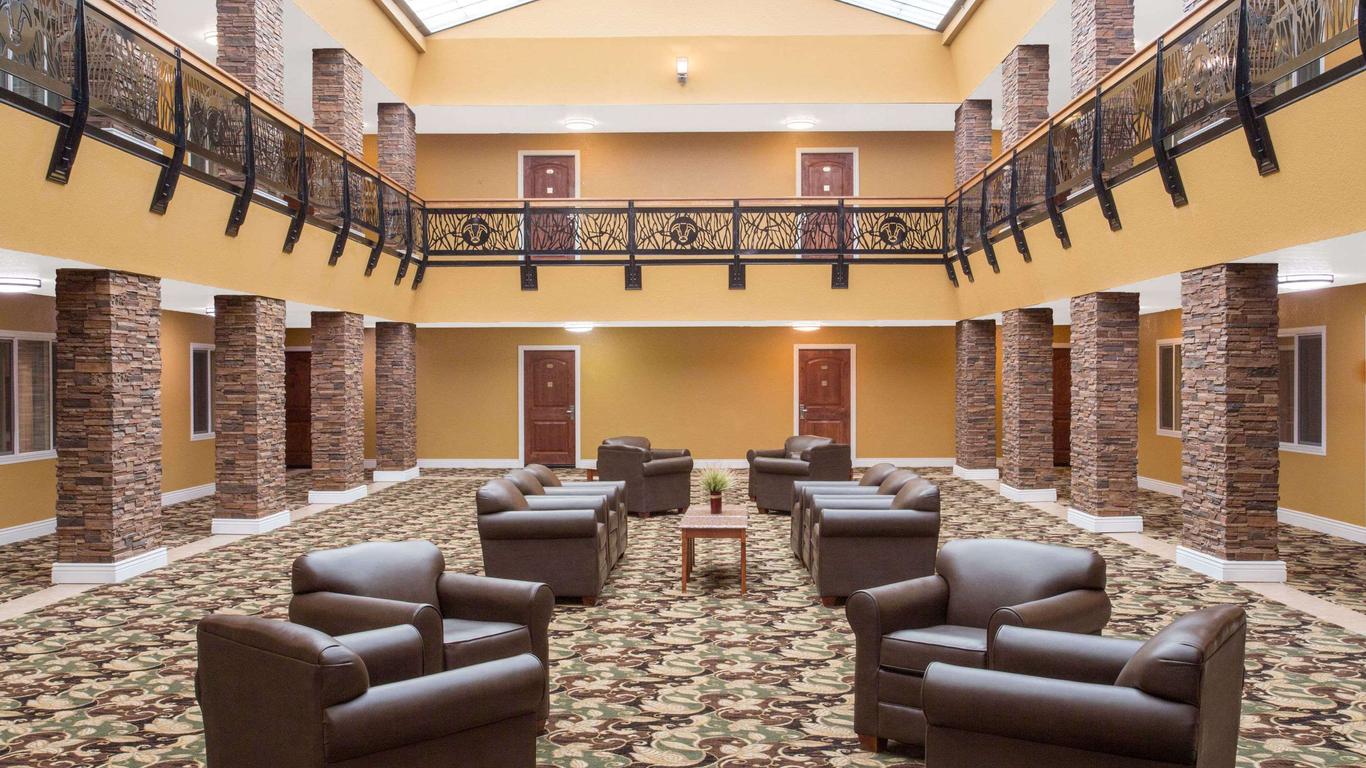 Ramada by Wyndham Elko Hotel at Stockmen's Casino