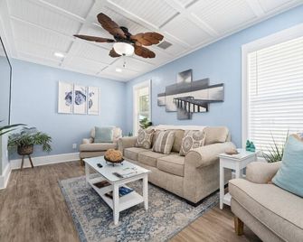 Riverview Cottage: Downtown Melbourne 2 Bed House - Melbourne - Living room