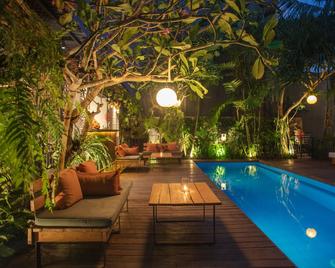 Pangkung Sari Bed and Breakfast - North Kuta - בריכה