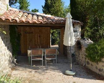 Gite 2 Pieces Avec Climatisation Et Animaux Admis A Grospierres - Fr-1-382-64 - Grospierres - Патіо