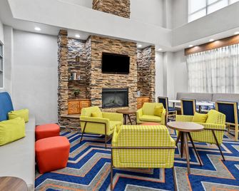 Hampton Inn & Suites Farmington - Farmington - Lounge