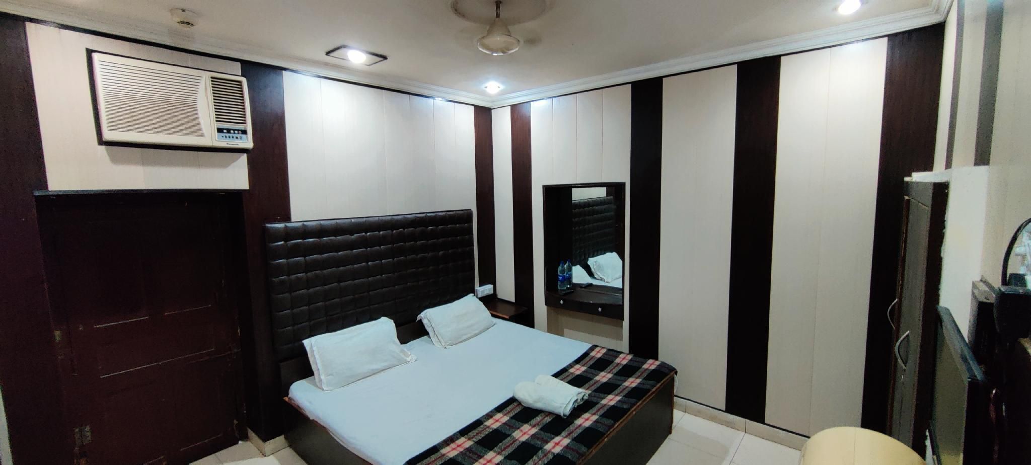 Roop Guest House - לאקנאו - חדר שינה