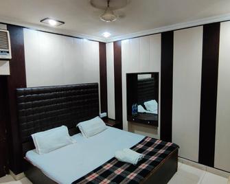 Roop Guest House - Lucknow - Bedroom