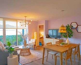 2bd Downtown Vancouver Condo With Free Parking+ac - Vancouver - Dining room