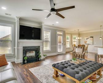 Augusta Area Home about 14 Mi to National Golf Club! - Grovetown - Вітальня