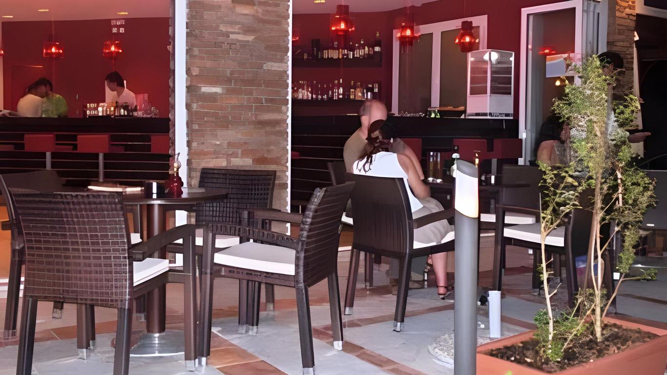 Mythos Beach Hotel Apartments