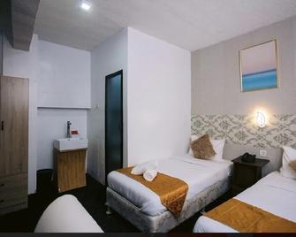 Grand Peninsula Suites - Balanga - Bedroom