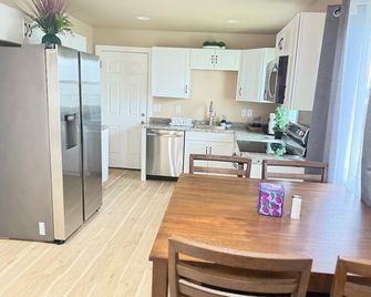 Pacific Dream-512-walking distance to beach! - Crescent City - Cocina