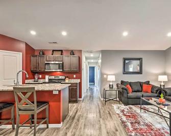 Cozy Townhome w/ Lake View ~ 10 Mi to Wichita - Park City - Kitchen