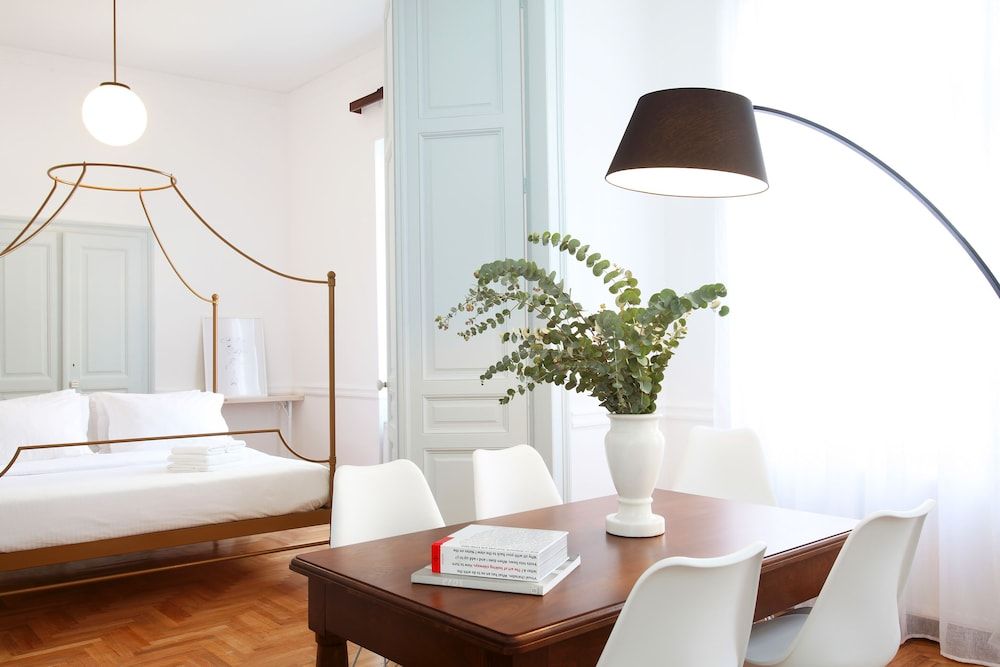 Live in Athens, Thiseio Historic House - אתונה - סלון