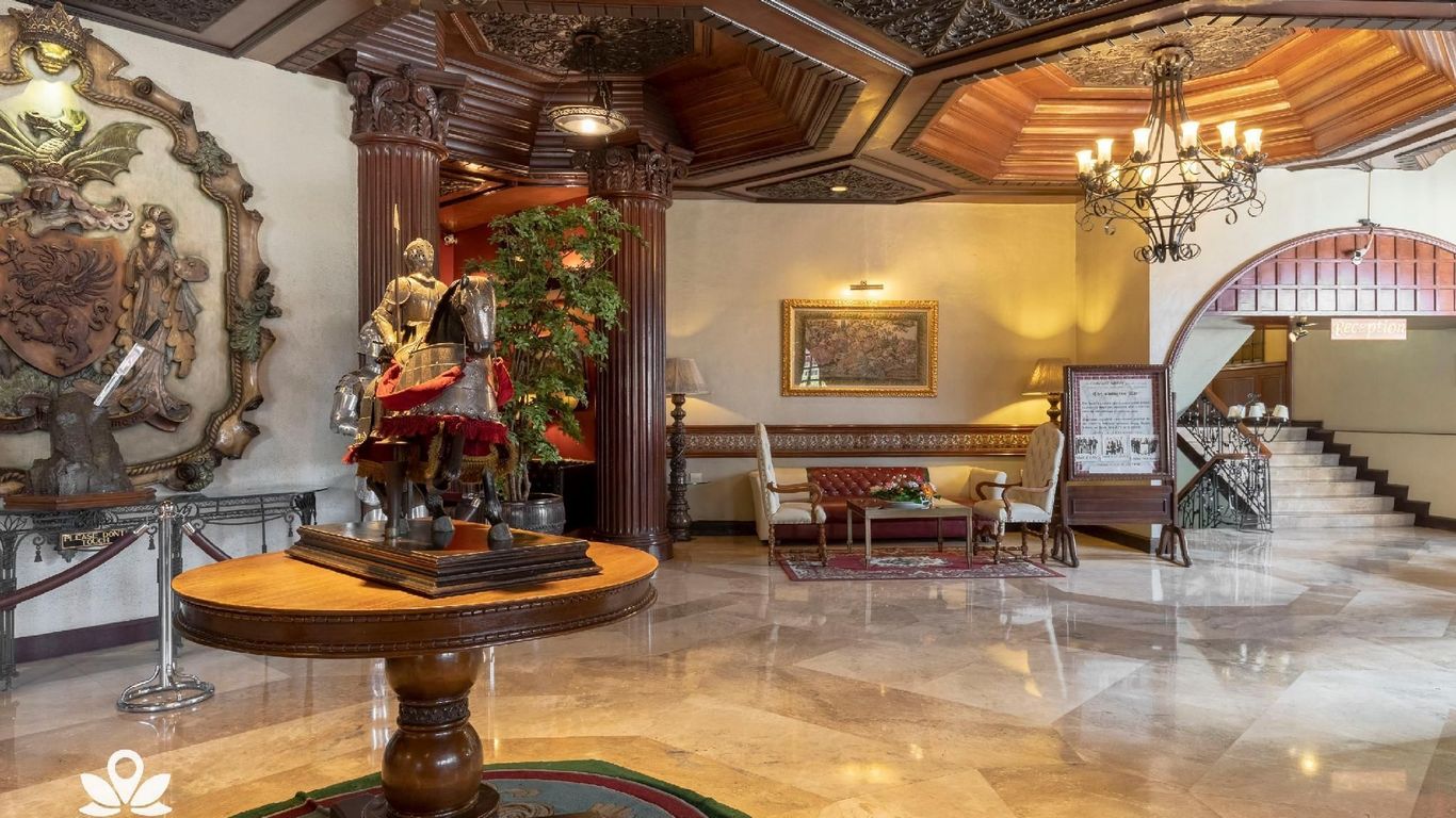 Zen Rooms Camelot Hotel Qc