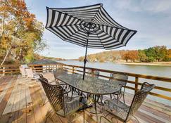 Home in Bella Vista with Deck and Lake Windsor Views! - Bella Vista - Outdoor view
