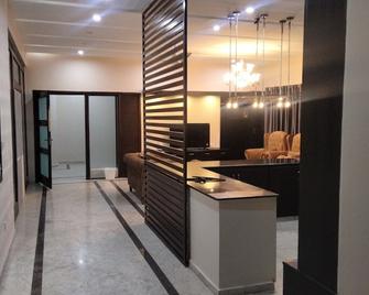 Dazzy dreams Guest house provides Special Rate and excellent environment for fam - Islamabad - Lobby