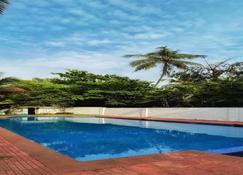 Jungle Hut-Annabelle's Beach Apartments at Bernard Simao,Calangute,Goa - Candolim - Piscine