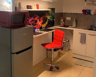 Paris Sud-porte de Gentilly mignon T2 250 m de Paris - Gentilly - Kitchen