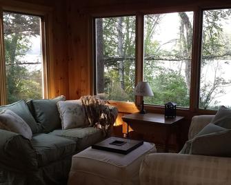Enjoy stunning views in this spacious, Kezar Lake home! - Lovell - Living room
