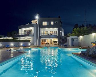 Villa Dennis - Vrachati - Piscina