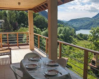 Lac du Sautet (38). Vacation home - close to the Ecrins park. - Corps - Balcon