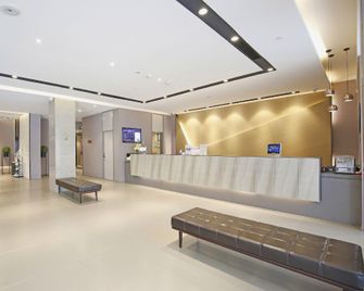 Home Inn Chengdu Chunxi Road Hongxingqiao Metro Station - Chengdu - Lobby
