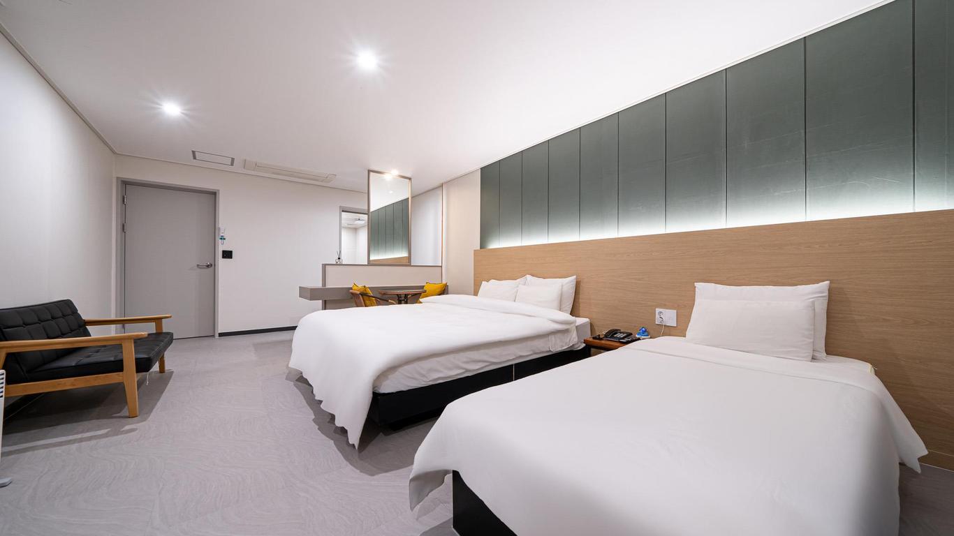 Calm Rest Hotel Busan Sasang