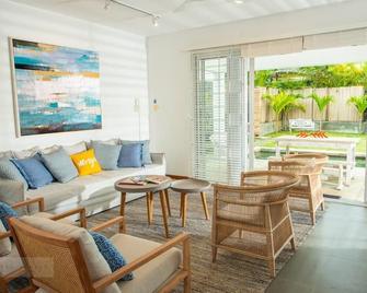 Luxury Beach Villa Fully Equipped & Serviced - Roches Noires - Living room