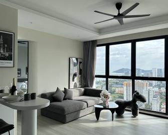 DD Condominium 2Bedroom Sea view Georgetown Penang - Penang - Living room