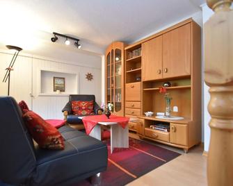 Gemütliches Ferienhaus mit Pool in Blankenburg - Blankenburg (Harz) - Wohnzimmer