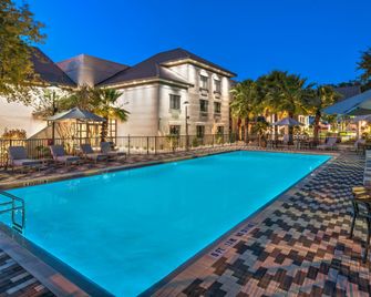 Doubletree by Hilton Gainesville - גיינסוויל - בריכה