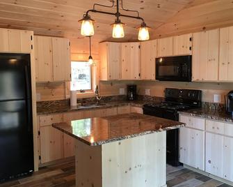 New Pine Cabin In The White Mountains Walk To White Lake New - Tamworth - Kitchen