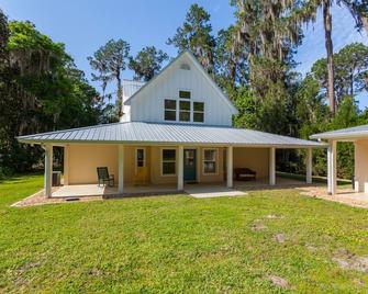 Family reunion retreat on beautiful 5800 acre Lake Sante Fe, Sleeps 22 - Keystone Heights - Building