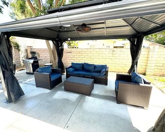 Private Guest House in Winnetka - 2bd/1ba Private Entrance and Yard Area - Los Angeles - Patio