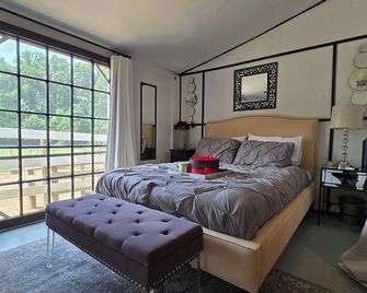 Charming Farmstay Retreat with Luxury Comforts in Lexington - Lexington - Schlafzimmer