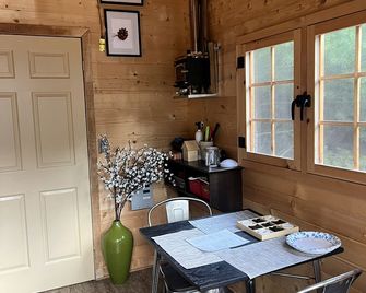Ontario Glamping Cabin, Perfect for Discovering Port Dover - Simcoe - Dining room