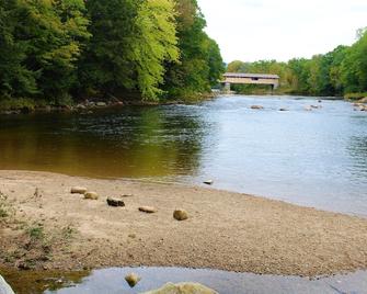 The Gnome Home Cottage located near white mountain NH - Campton - Beach