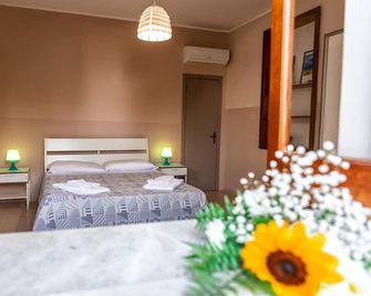 Capo Baia Verde Sea Resort - Capo d'Orlando - Schlafzimmer