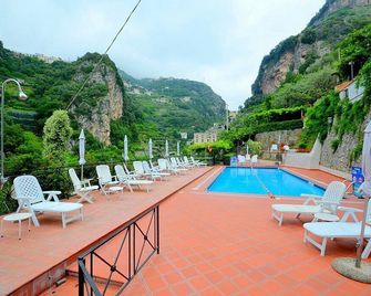 Appartamento Ulisse A: A welcoming apartment that is part of an historic villa. - Ravello - Pool