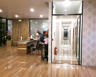 Tawan Anda Garden Hotel - Surat Thani - Recepción
