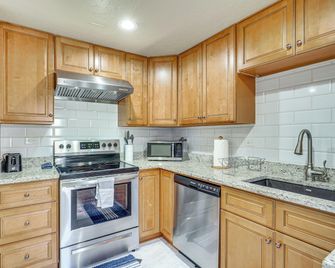 Home Theater and Patio South Jordan Basement Unit - South Jordan - Keuken