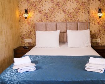 Doruk Hotel - Ayvalik - Bedroom