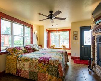 The Inn at Croftville Road Cottages #6. On the Shore of Lake Superior. - Grand Marais - Bedroom