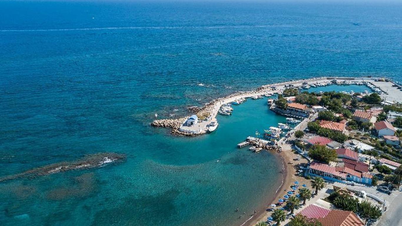 Achousa Hotel