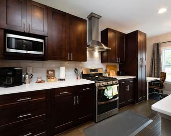 The Asbury House | Luxury Private Getaway - Huntersville - Kitchen