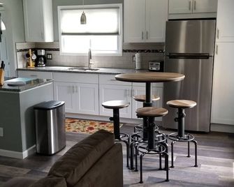 Lake Huron Front Cabin - Harbor Beach - Kitchen